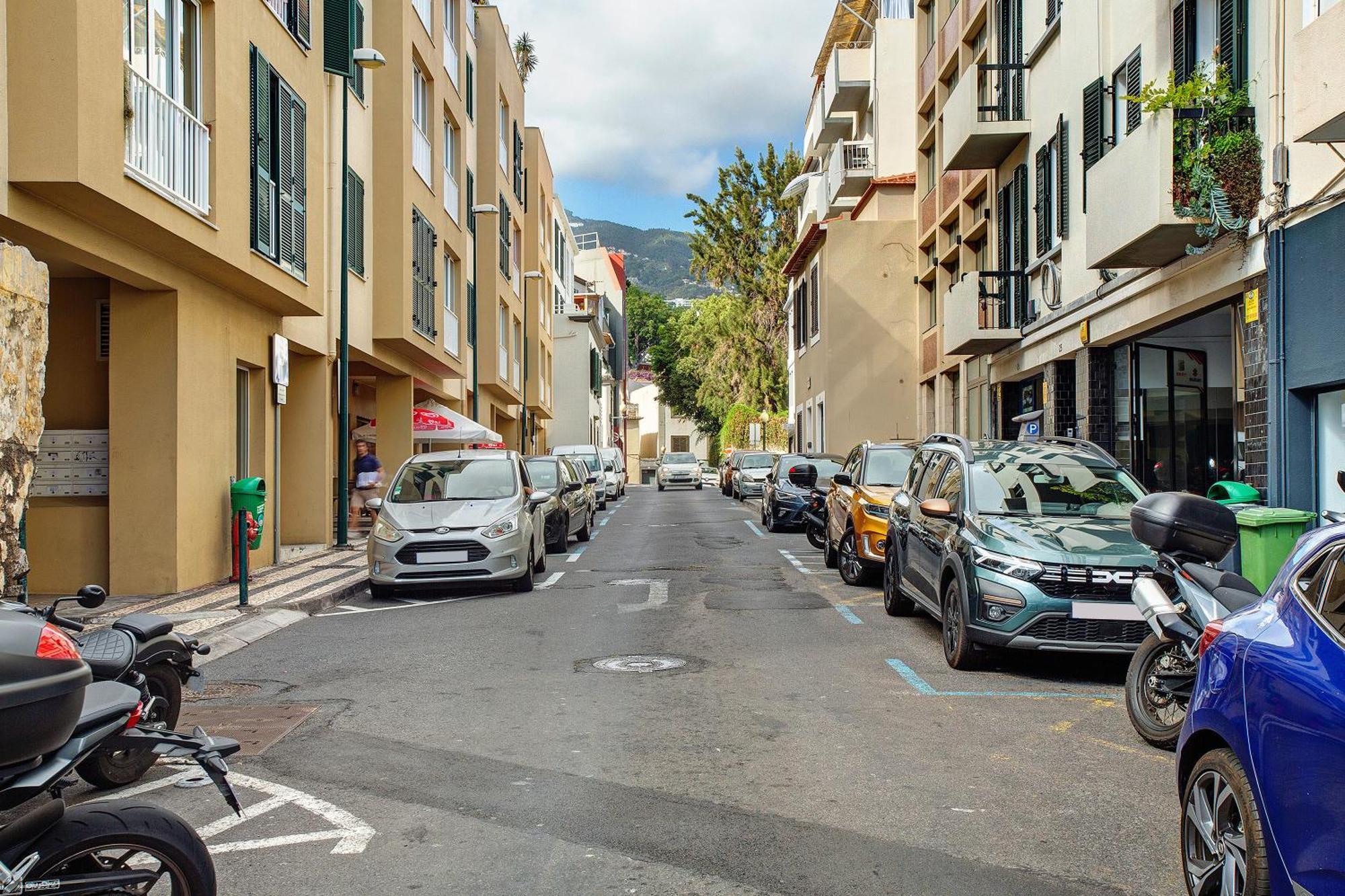 Holiday Center - T0 Apartamento Funchal (Madeira)